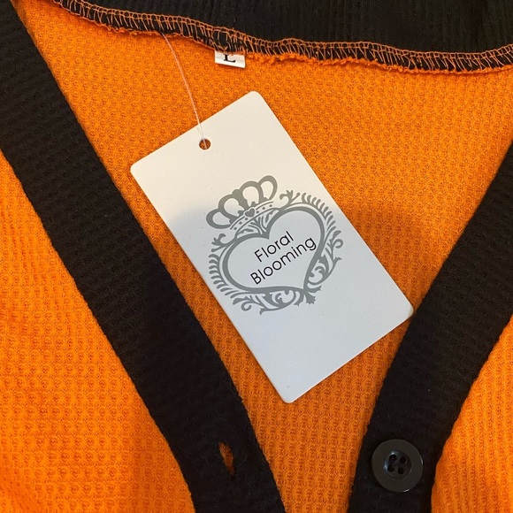 Floral Blooming textured top- NWT - Picture 5 of 7